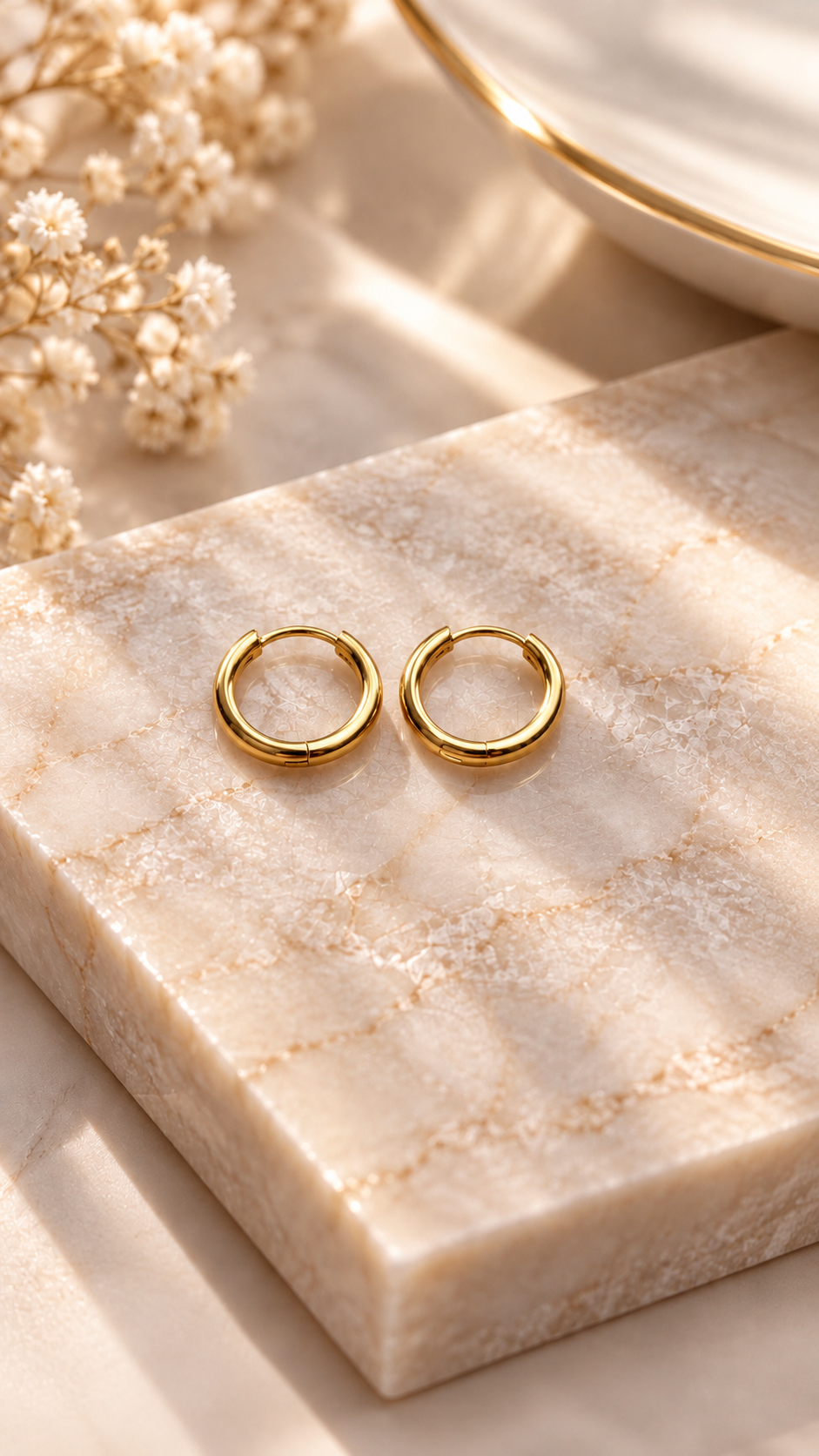 14K Gold Ear Hoop (Gold-Plated)