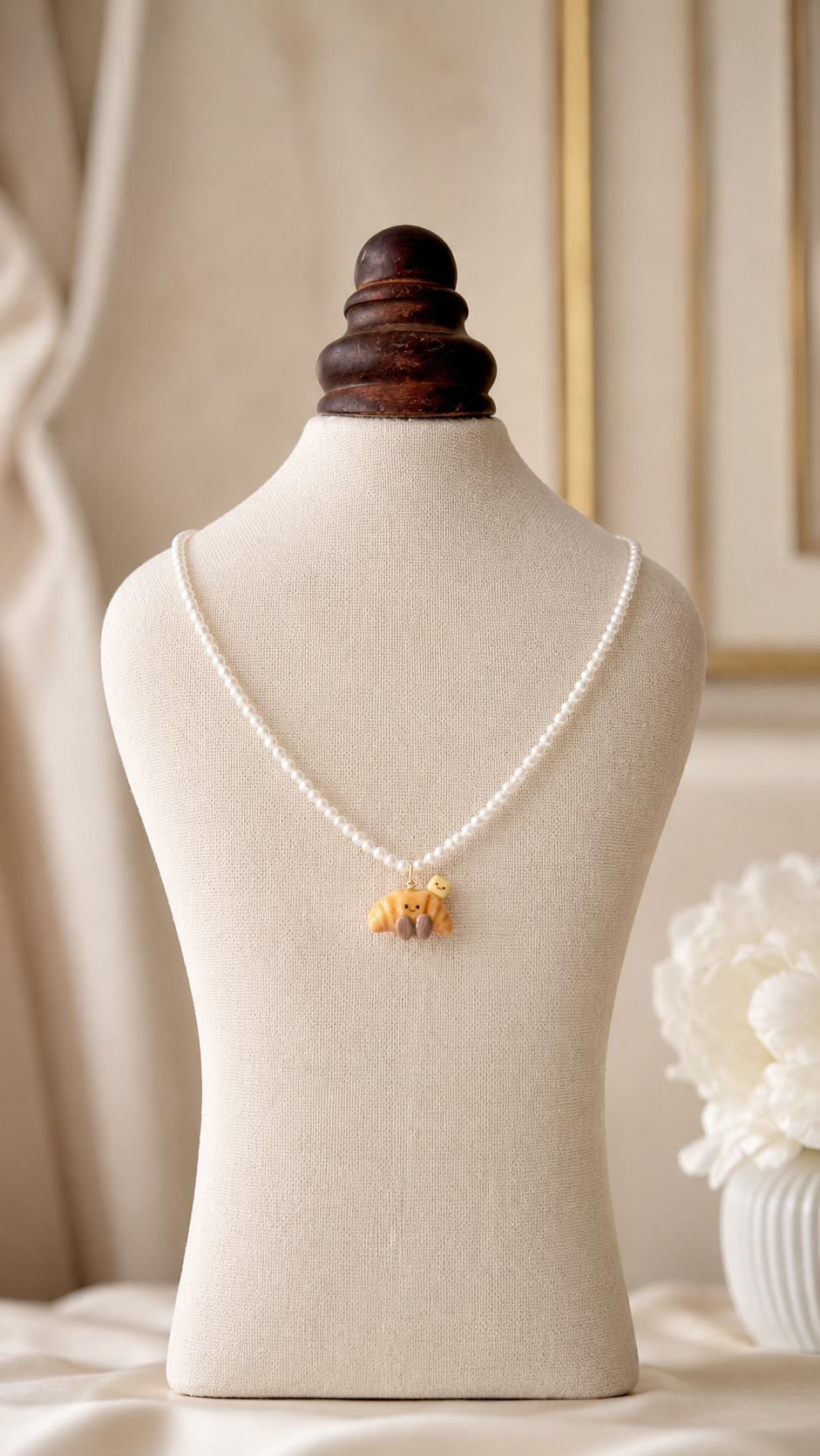 The Shiopan Jellycat and his Pet Butter Pearl Necklace
